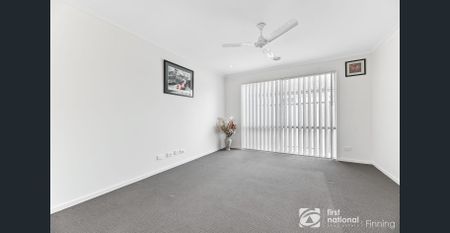 Family Home in Cascades – Convenient Location Opposite Scenic Wetlands - Photo 5