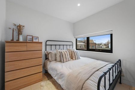 3 bedroom flat to rent - Photo 4