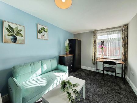 1 bedroom in a house share to rent - Photo 3