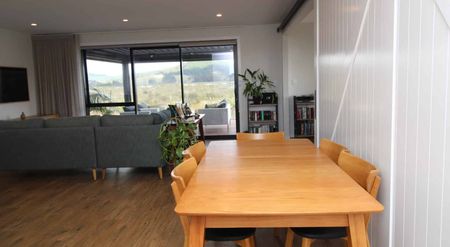 BRAND SPANKING NEW! - Photo 5