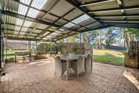 CHARMING LOCATION - LOVELY 4 BEDROOM HOME - Photo 2