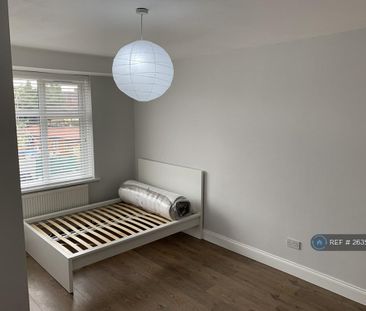 1 bedroom in a house share to rent - Photo 4