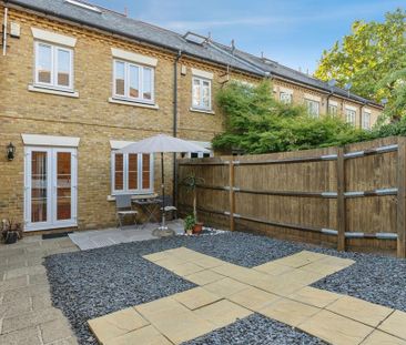 3 bedroom terraced house to rent - Photo 2