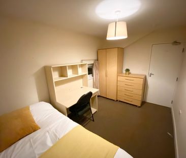 6 Bed Terraced House, Hatherley Road, RG1 - Photo 2