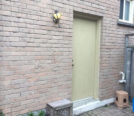 For Lease - 8 Ryecliffe Court, Toronto, Ontario - Photo 1