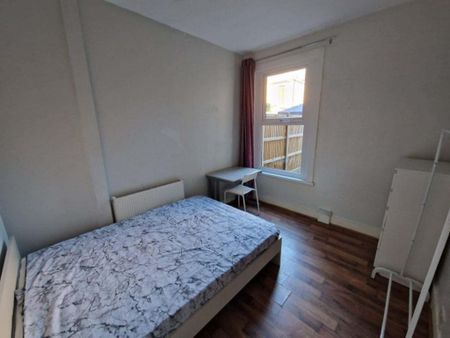 6 bedroom flat share to rent - Photo 2