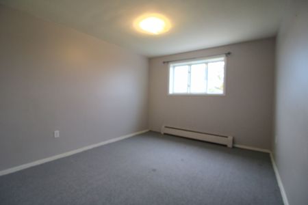 For Lease - 18 HOLLAND Street Unit# 18, St. Thomas, Ontario - Photo 4