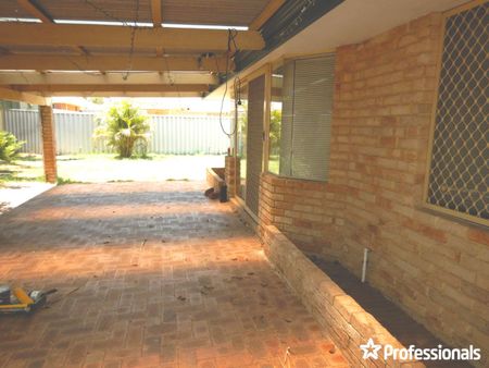 65 Forest Lakes Drive, Thornlie WA 6108 - Photo 3