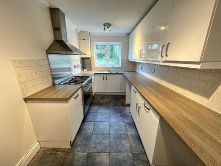 3 bedroom semi-detached house to rent - Photo 4