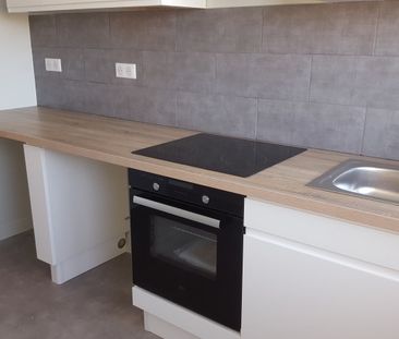 Location Appartement 4 pièces 66m² LE COTEAU 42120 - Photo 1