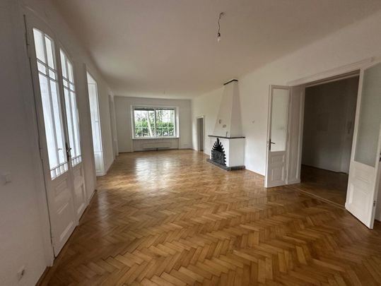 !! 1130 Wien, Speising !! Exklusive 150m2 Altbauwohnung in prachtvoller Villa mit großem Eigengarten und Pool zu vermieten! - Photo 1