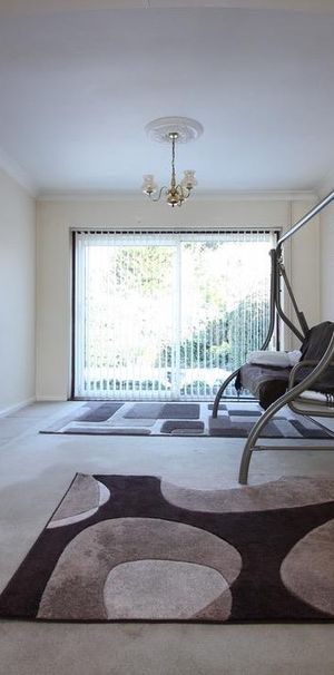 Borderside, Slough - Photo 1