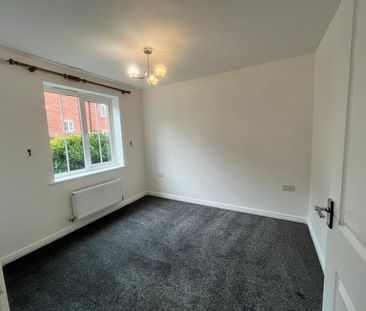 5 bed town house to rent Felton Close, Stafford ST17 - Photo 1