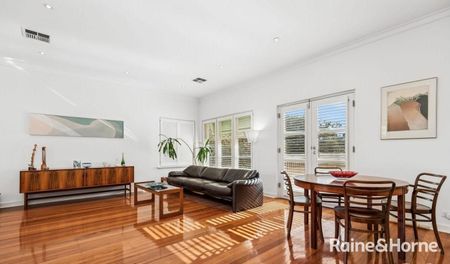 Spectacular City Views in a Stunning Family Home - Photo 4
