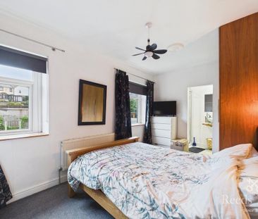 3 bedroom end of terrace house to rent - Photo 4