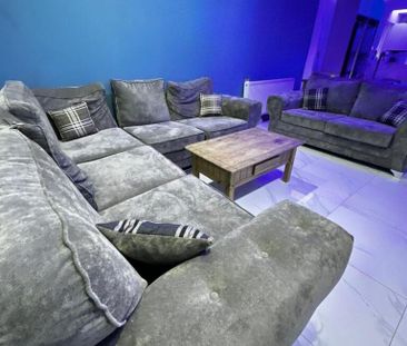 8 bedroom terraced house to rent - Photo 1