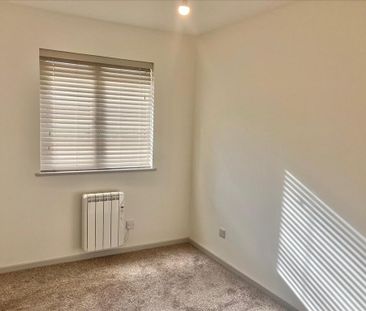 3 bedroom end of terrace house to rent - Photo 4