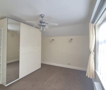 4 bedroom semi-detached house to rent - Photo 6