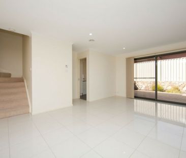 Neat Three Bedroom Townhouse - Photo 2