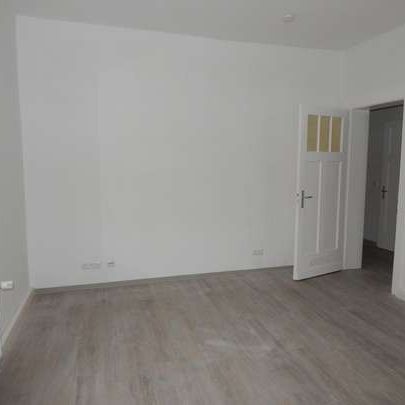 Einziehen und Wohlfühlen! Renovierte 2 Zimmer Wohnung in Schalke! - Photo 1