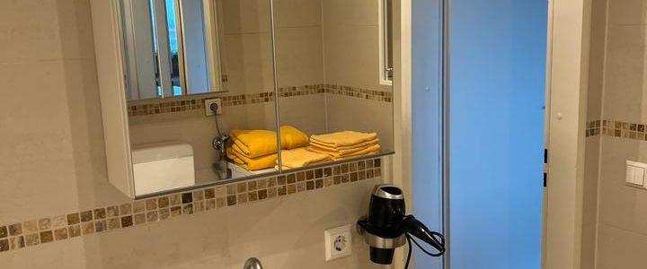 WG Zimmer gesucht ? - Foto 1