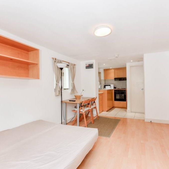 Studio to rent - Photo 1