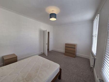 4 bedroom terraced house to rent - Photo 5