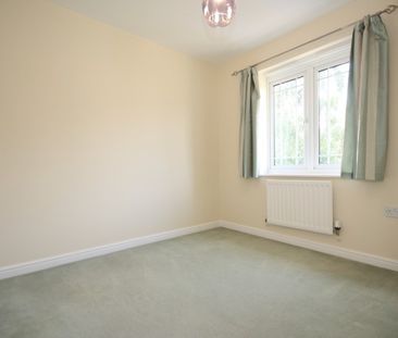 Knaphill, Woking - Photo 3