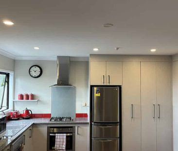 Lovely 3-Bedroom Apartment with Stunning Views in Sunnynook - Photo 1