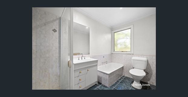 Townhouse with Brand-New Carpet & Two Living Zones - Photo 1