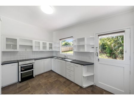 Charmingly Renovated High-side Corinda Home - Photo 2