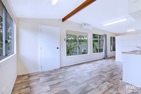 Beautiful Unit with DOUBLE LOCK UP GARAGE!! - Photo 2