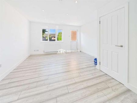 Britten Close, Elstree, Borehamwood, WD6 - Photo 5