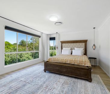 Family Entertainer on a Grand Scale – Pool, Solar & Space to Spare - Photo 4