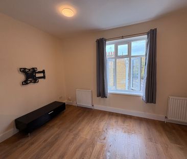 2 Bed Flat, Woodhill, SE18 - Photo 1
