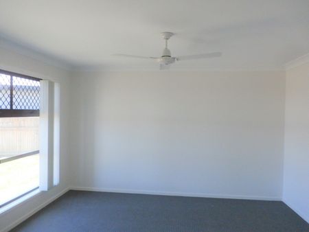 FAMILY HOME IN MOUNT LOW + 4 BEDROOMS + MEDIA ROOM - Photo 5