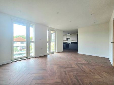 3 Bedroom Apartment, Norbury Avenue, London - Photo 2