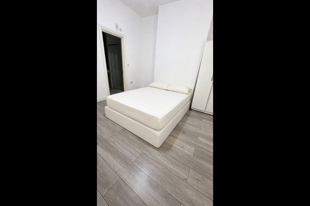 Room in a Shared House, Eversleigh Road, E6 - Photo 1