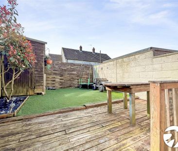 2 bedroom semi-detached house to rent - Photo 6