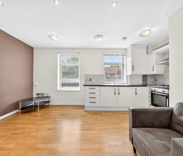 Green Lane, Ilford, Essex IG1 - Photo 1