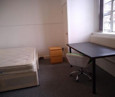 7 bedroom house of multiple occupation to rent - Photo 6