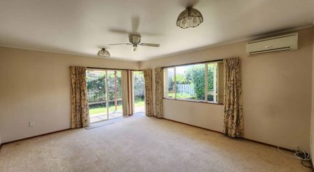 Sunny 3 Bedroom Home - Photo 3