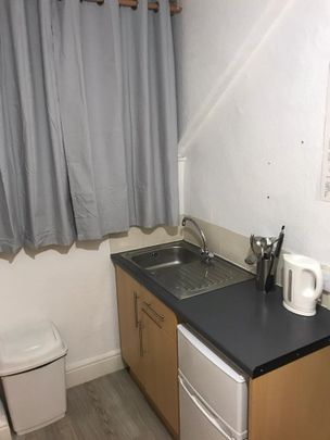 Studio Flat, Sheffield, S6 - Photo 1