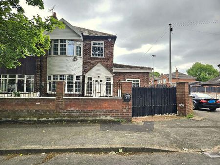 1 bedroom in a house share to rent - Photo 2