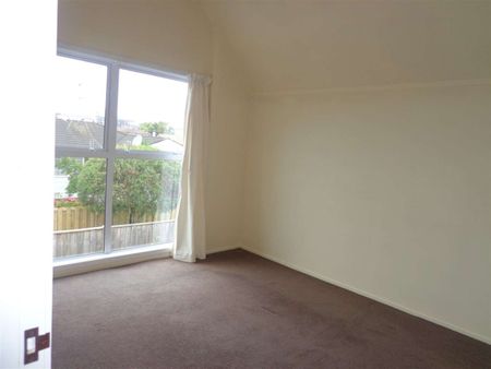 3 BEDROOM TOWNHOUSE IN GREAT LOCATION - Photo 2