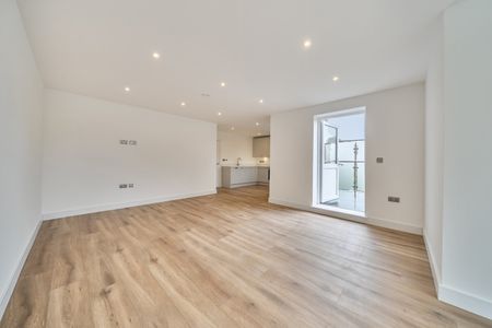 Flat to rent - Bromley Common, Bromley, BR2 - Photo 2