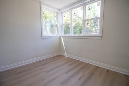 Bright 2 Bedroom Apartment in Welland! - Photo 3