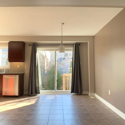 For Lease - 137 Four Seasons Crescent, Newmarket, Ontario - Photo 1