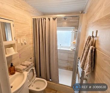 1 bedroom in a house share to rent - Photo 6