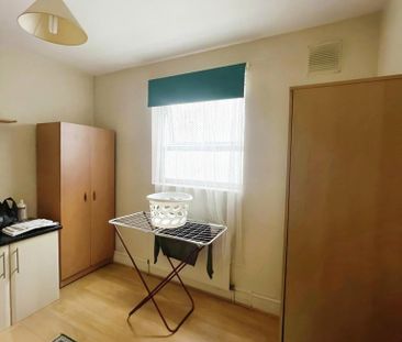 2 bedroom flat to rent - Photo 6
